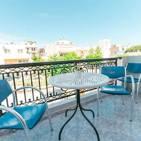 Апартаменты Rena's Center House *