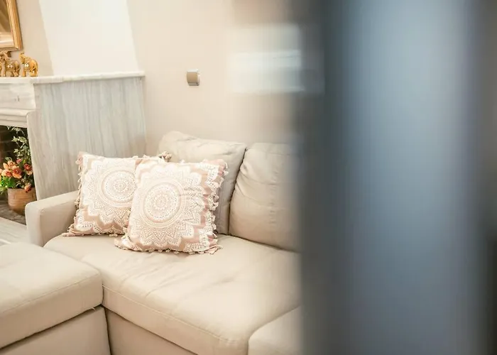 Rena's Center House