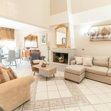 Rena's Center House Apartment *