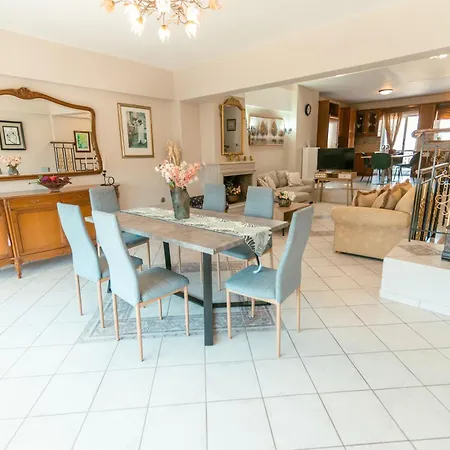 דירה Rena's Center House