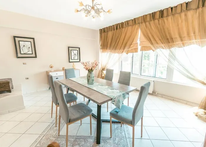 דירה Rena's Center House