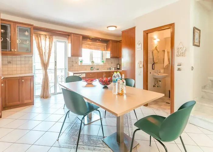 דירה Rena's Center House *