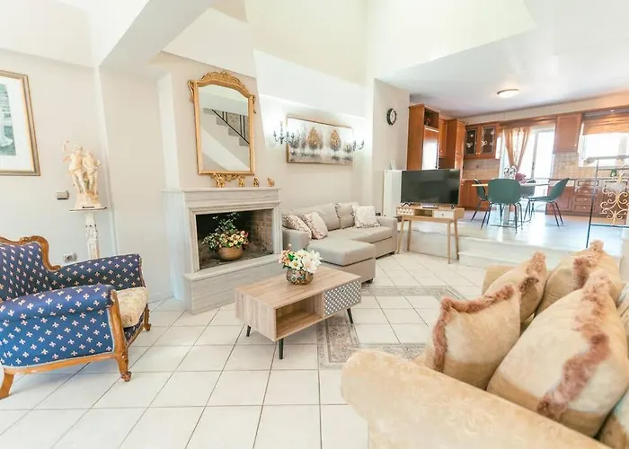 דירה Rena's Center House *